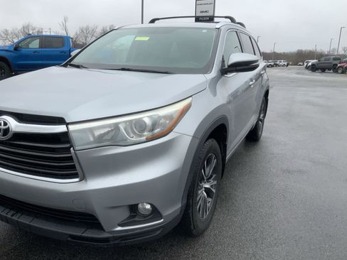 Used 2016 Toyota Highlander XLE image 17