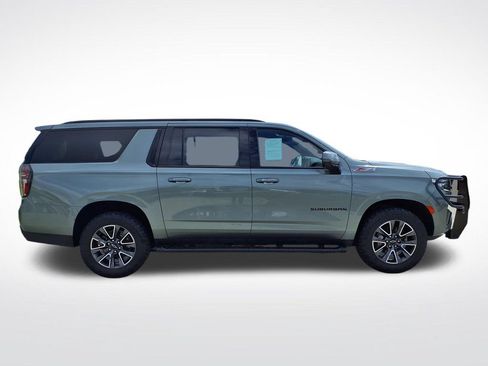 Used 2024 Chevrolet Suburban Z71 w/ Luxury Package AWD/4WD image 9