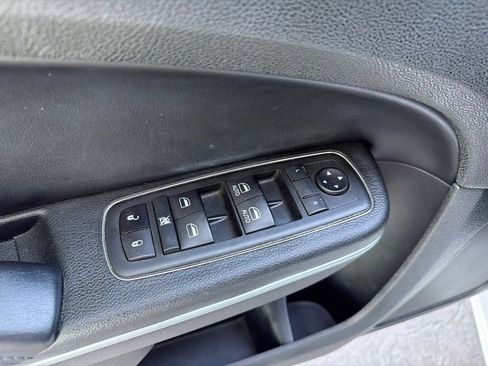 Used 2020 Chrysler 300 Touring w/ Sport Appearance Package RWD image 6