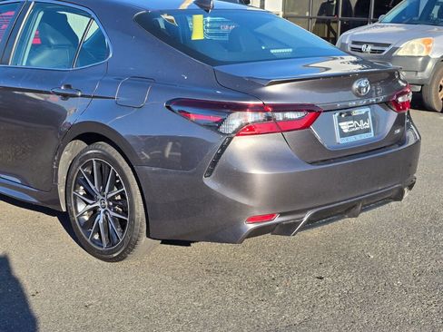 Used 2021 Toyota Camry SE w/ Convenience Package image 6