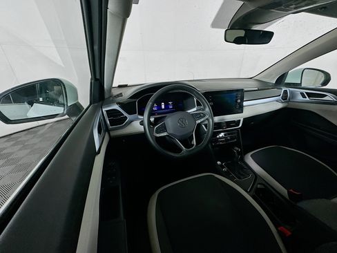 Used 2025 Volkswagen Taos SE image 18