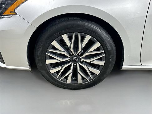 Used 2024 Nissan Altima 2.5 SV image 6