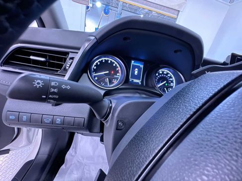 Used 2024 Toyota Camry SE FWD image 18