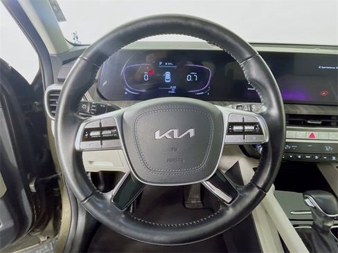 Used 2023 Kia Telluride EX w/ EX Captain's Chair Package image 12