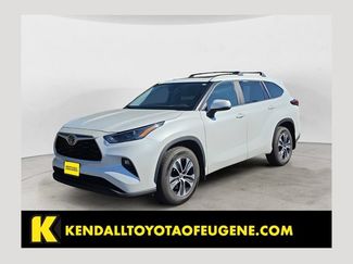 Used 2023 Toyota Highlander XLE AWD/4WD video 1