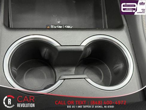 Used 2024 GMC Yukon XL SLT image 39