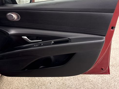 Used 2025 Hyundai Elantra SE image 20