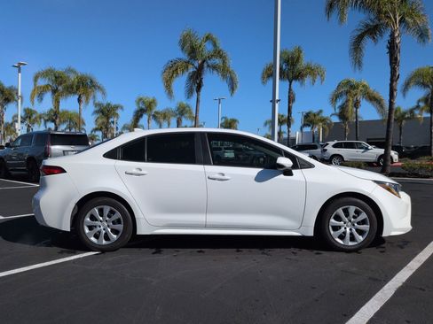 Used 2020 Toyota Corolla LE image 11