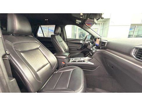 Used 2020 Ford Explorer XLT w/ Equipment Group 202A image 10