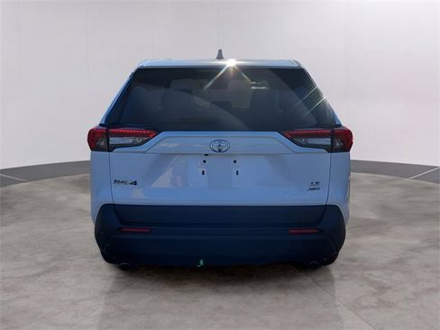 Used 2022 Toyota RAV4 LE image 5