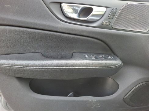 Used 2021 Volvo S60 T5 Inscription image 13