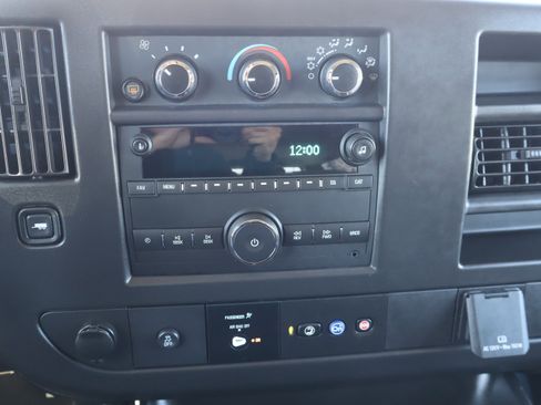 Used 2025 Chevrolet Express 3500 LS image 23