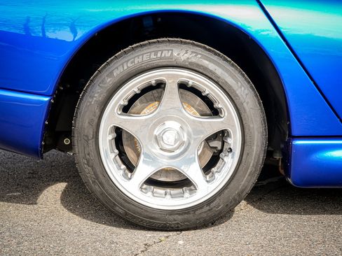 Used 1997 Dodge Viper GTS image 13