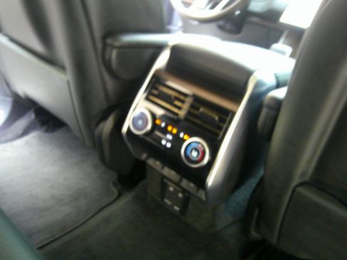 Used 2024 Land Rover Range Rover Long Wheelbase SE AWD/4WD image 55