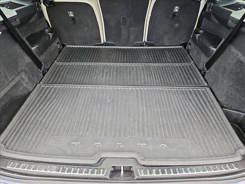 Used 2022 Volvo XC90 T8 R-Design w/ Advanced Package image 6