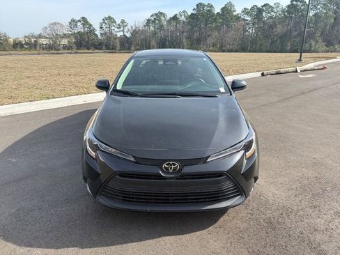 Used 2025 Toyota Corolla LE image 12
