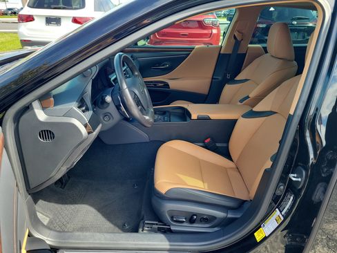 Used 2024 Lexus ES 300h w/ Premium Package FWD image 13