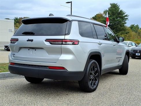 Used 2024 Jeep Grand Cherokee L Laredo image 3