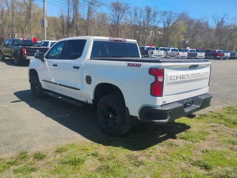 Used 2022 Chevrolet Silverado 1500 Custom Trail Boss AWD/4WD image 5