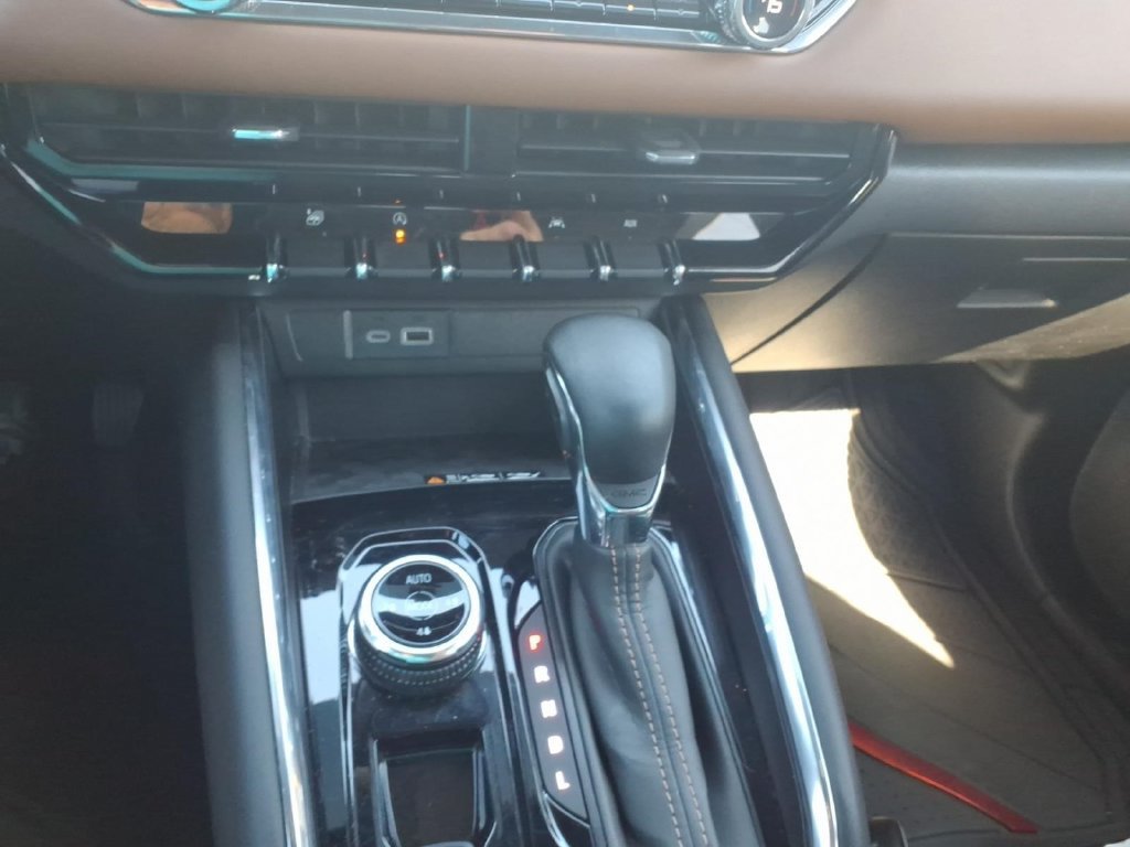 Used 2024 GMC Canyon AT4 w/ AT4 Premium Package AWD/4WD image 23