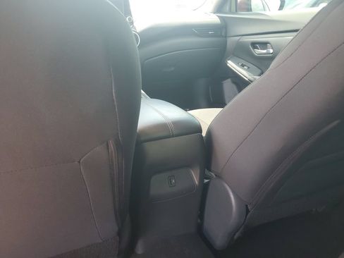 Used 2024 Nissan Sentra SV FWD image 17