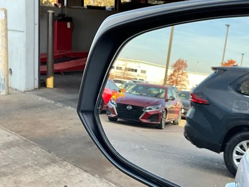 Used 2025 Toyota RAV4 XLE image 20