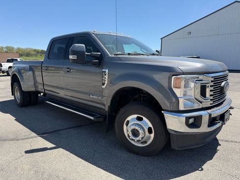 Used 2021 Ford F350 Lariat w/ Lariat Value Package AWD/4WD image 2