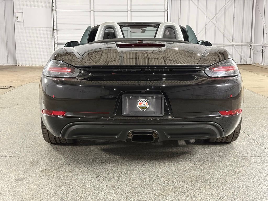 Used 2018 Porsche 718 Boxster RWD image 8