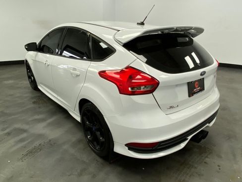 Used 2016 Ford Focus ST FWD image 4