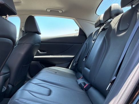 Used 2025 Hyundai Elantra Limited FWD image 18