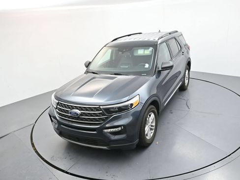 Used 2023 Ford Explorer XLT w/ Equipment Group 202A AWD/4WD image 24