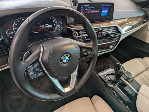 Used 2017 BMW 540i xDrive image 15