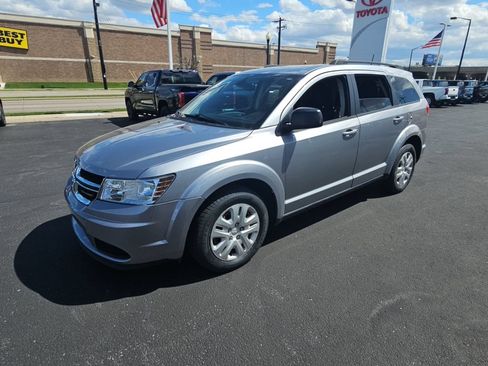 Used 2018 Dodge Journey SE w/ Connectivity Group FWD image 7