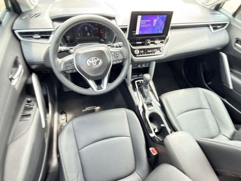 Used 2025 Toyota Corolla Cross XLE w/ Convenience Package FWD image 13