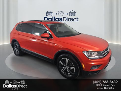 Used 2018 Volkswagen Tiguan SE w/ Panoramic Sunroof Package image 2
