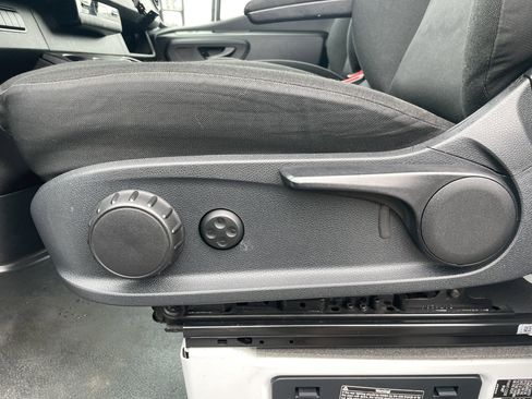 Used 2019 Mercedes-Benz Sprinter 1500 image 32