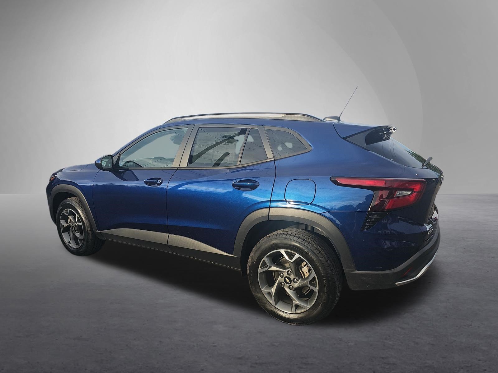 Used 2024 Chevrolet Trax LT w/ LT Convenience Package FWD image 6