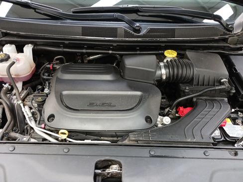 Used 2024 Chrysler Pacifica Touring-L FWD image 33