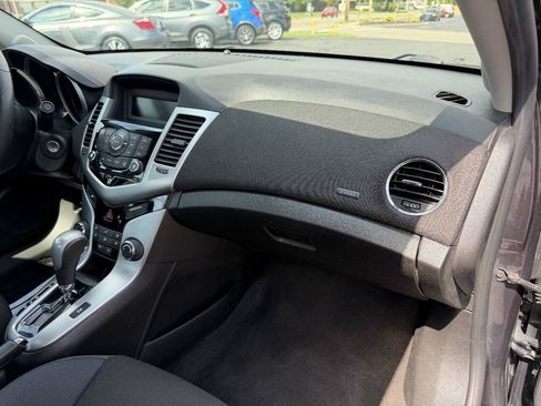 Used 2016 Chevrolet Cruze LT FWD image 12
