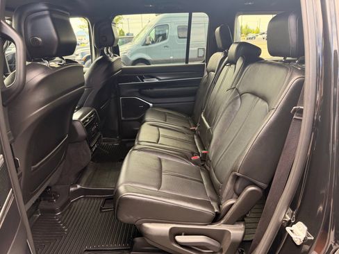 Used 2023 Jeep Wagoneer Series III w/ Preferred Equipment Group AWD/4WD image 22
