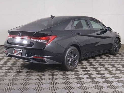 Used 2022 Hyundai Elantra SEL w/ Convenience Package FWD image 10