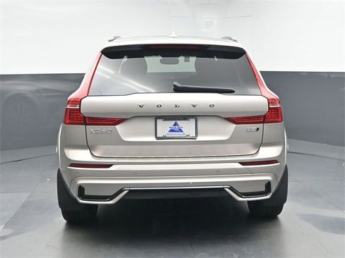 Used 2024 Volvo XC60 B5 Ultimate w/ Protection Package Premier image 7