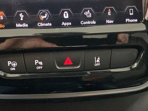Used 2019 Jeep Cherokee Limited w/ Technology Group AWD/4WD image 32