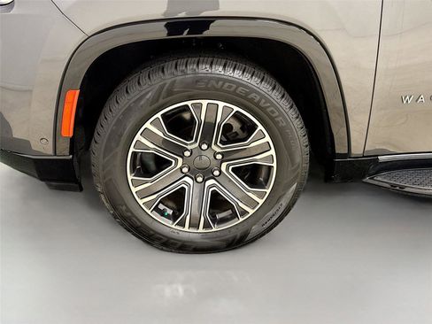 Used 2024 Jeep Wagoneer L Series II w/ Flexible Seating Group image 32