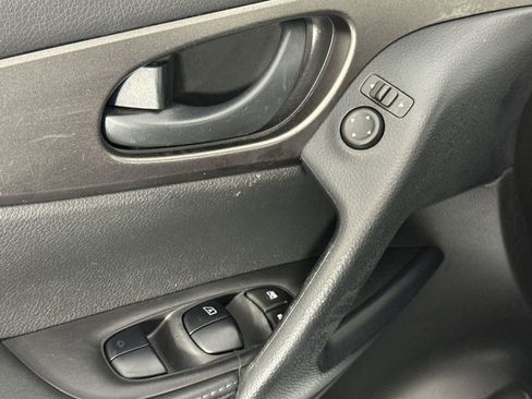 Used 2020 Nissan Rogue Sport S image 13