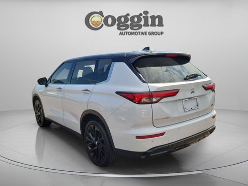 Used 2023 Mitsubishi Outlander SEL FWD image 2