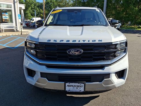 Certified 2025 Ford Expedition Platinum AWD/4WD image 2