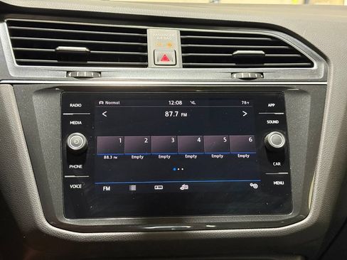 Used 2018 Volkswagen Tiguan SE AWD/4WD image 15