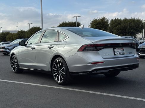 Used 2024 Honda Accord Touring image 10