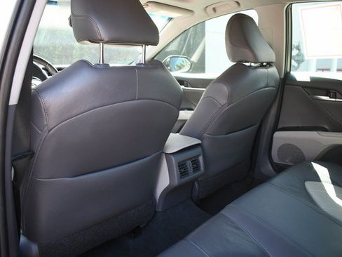 Certified 2018 Toyota Camry XLE FWD image 22